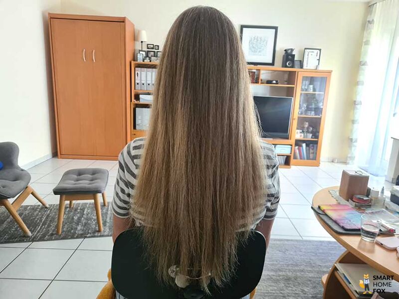 Прямые волосы, уложенные с помощью Dyson Airwrap.